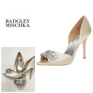 New. Womens Badgley Mischka Nikki Peep Toe Heels, White. Retails $245